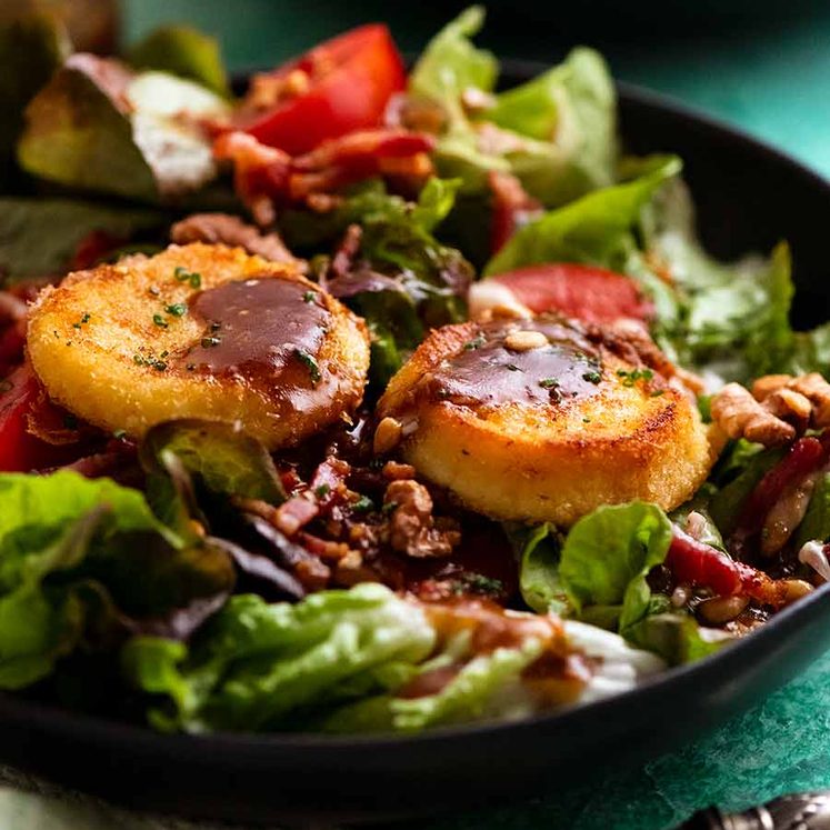 Bowl of Warm French Goat's Cheese Salad (Salade de Chêvre Chaud), ready to be eaten