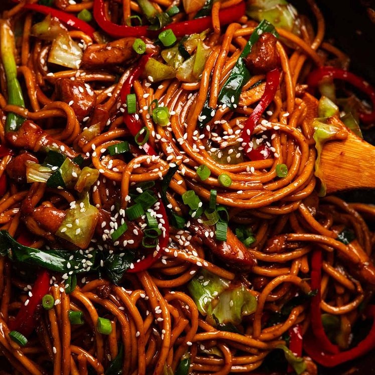 Close up photo of Hokkien noodles with chicken