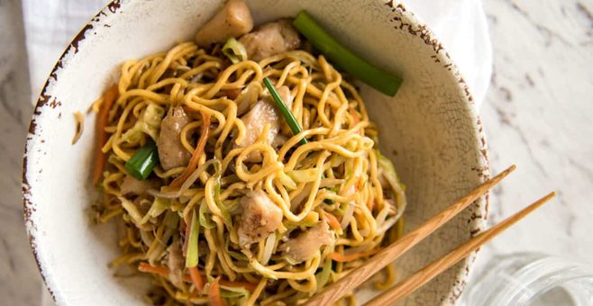 This Chow Mein really does taste like what you get from Chinese restaurants. The secret is getting the sauce right! www.recipetineats.com