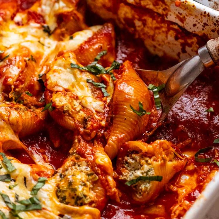 Close up photo of Spinach ricotta stuffed shells